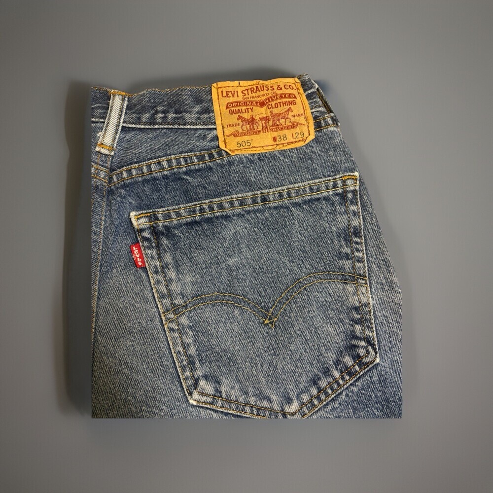 Women’s Size 26 Vintage Levi Cutoffs. Crisp, Clean. The Perfect Denim Shorts. - Picture 7 of 11